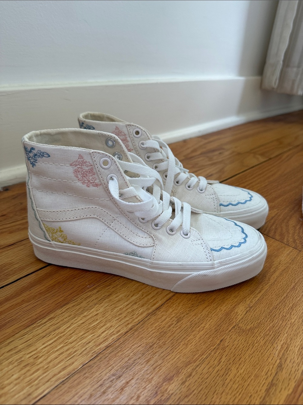 Women’s High-Top Canvas Sneakers in White with Pastel embroidery